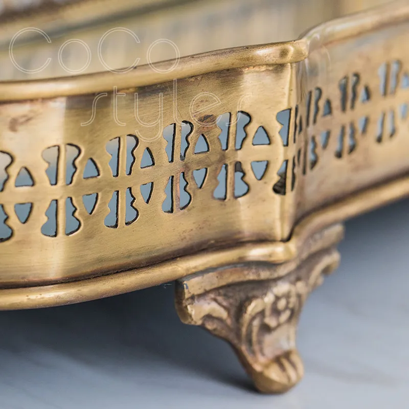 3 brass tray    (5)