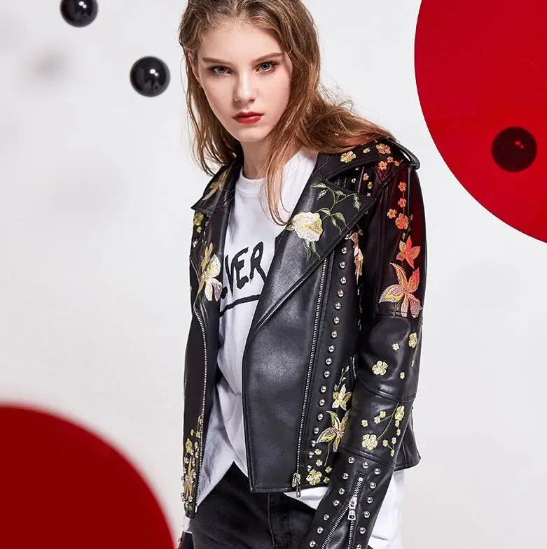 Высококачественная кожаная куртка с цветочной вышивкой, мотоциклетная Женская тонкая куртка из искусственной кожи, Байкерская уличная куртка с заклепками в стиле рок - Цвет: Черный