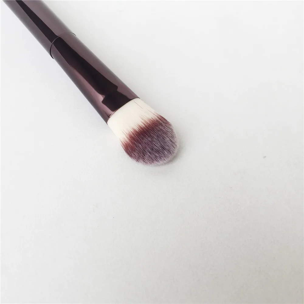 Hourglass No.15 Foundation Brush _  4