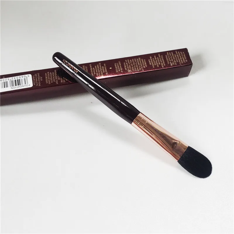 Charlotte Tilbury Foundation Brush _ 2