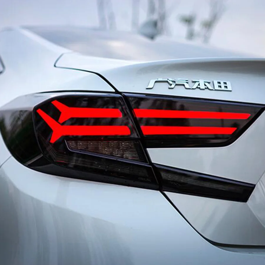 Baratos Lámpara trasera LED de estilo de coche para Honda Accord luces traseras 2018 2019 para Accord luz trasera DRL + Turn señal + freno + luz LED inversa