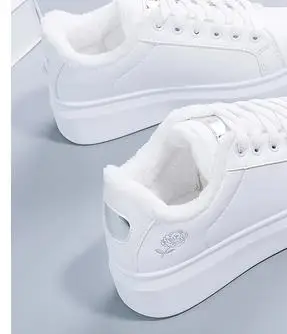 2018 new wild Korean women's shoes white shoes students thick floor shoes.