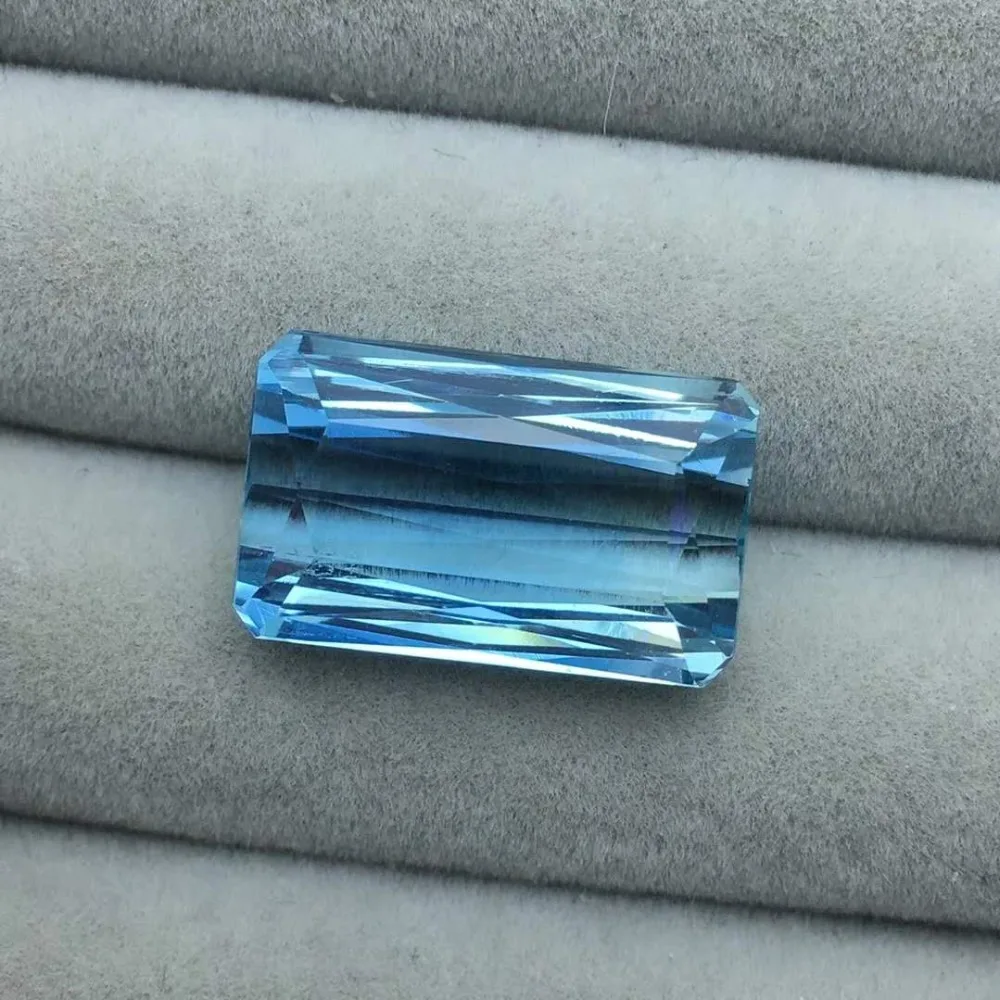 

13.5 ct Natural Aquamarine A stone of bravery Can bring about asylum and happiness.