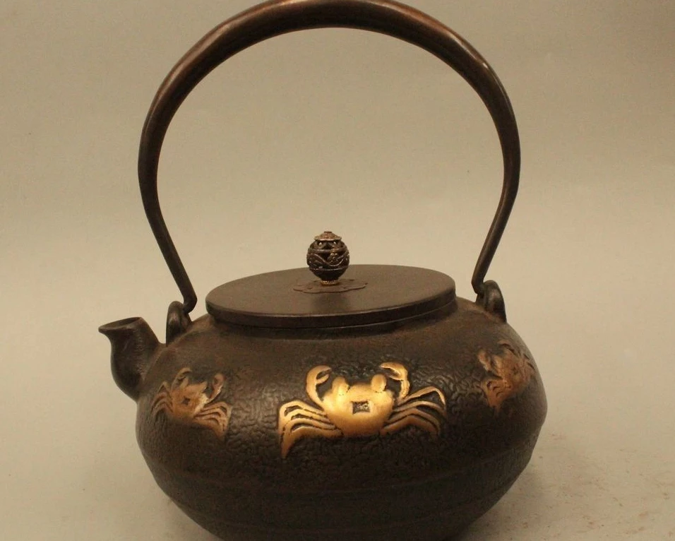 

9" Archaic Japan Japanese Iron Lucky Crab Kettle Wine Tea Pot Flagon Statue