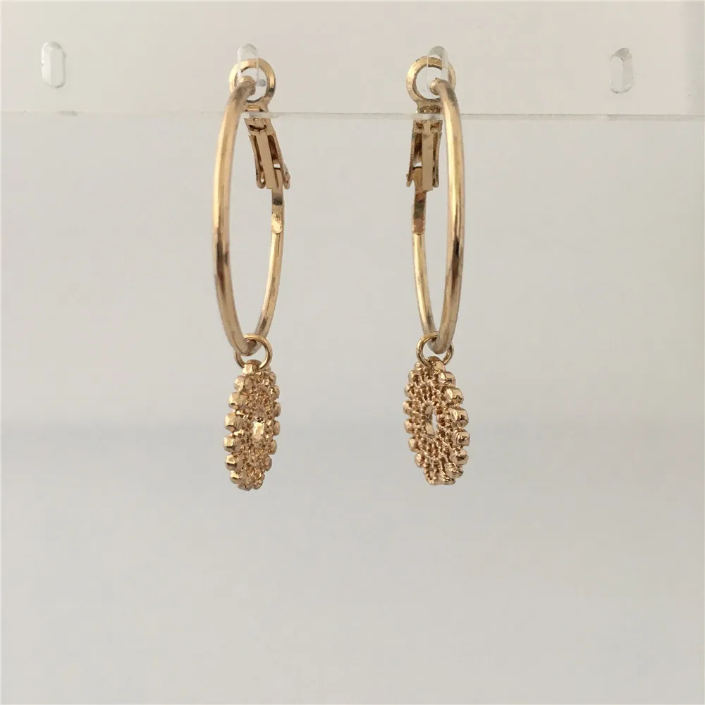

FASHION JEWELRY WOMEN EARRINGS GOLD COLOR PLATING ROUND FILIGREE HOOP EARRINGS