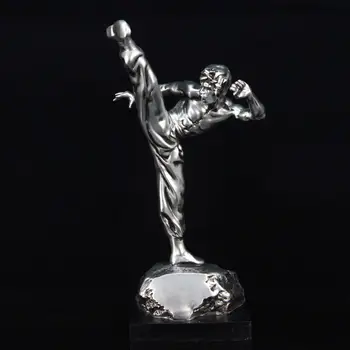 

Lifelike Bruce Lee Fighting Figurine Handmade Resin Chinese Kung Fu Kicking Sculpture Martial Arts Souvenir Ornament Gift Craft