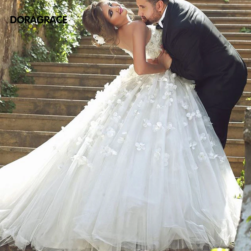 

New Arrival Romantic Applique Beaded A Line Court Train Wedding Dresses Designer Wedding Gowns DG0075