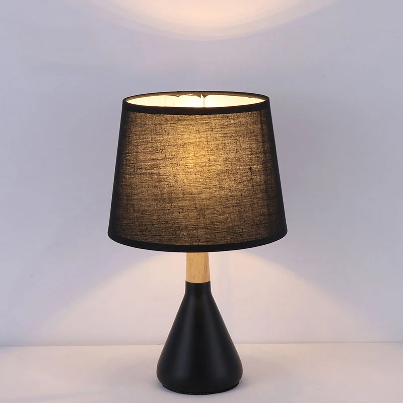 Европейский стиль настольная лампа деревянная прикроватная с тканевым абажуром lamparas de mesa Настольный светильник Deco Luminaria для гостиной - Цвет корпуса: Черный
