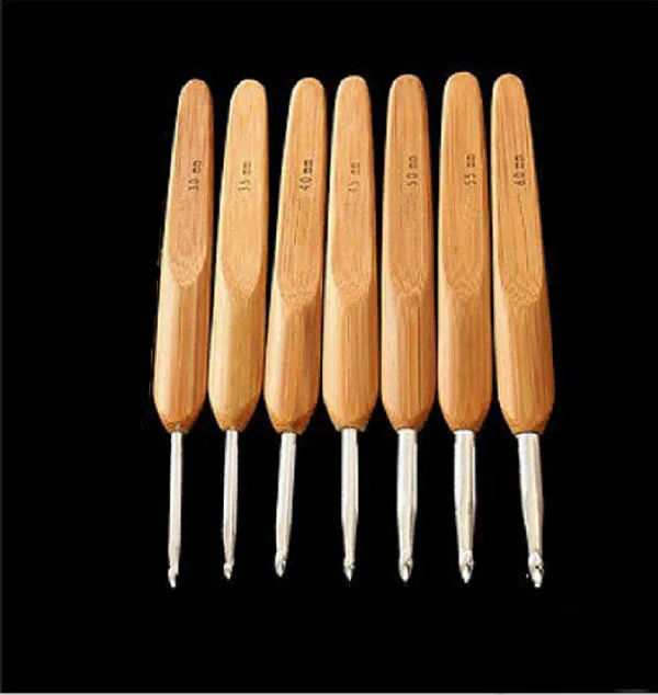 Новинка, высокое качество, 7 шт., 7 размеров, металлические Алюминиевые крючки для вязания крючком с бамбуковой ручкой, инструменты для вязания, набор игл 3,0-6,0 мм