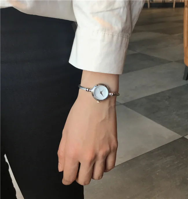 HTB1YERhXXuWBuNjSspnq6x1NVXaB