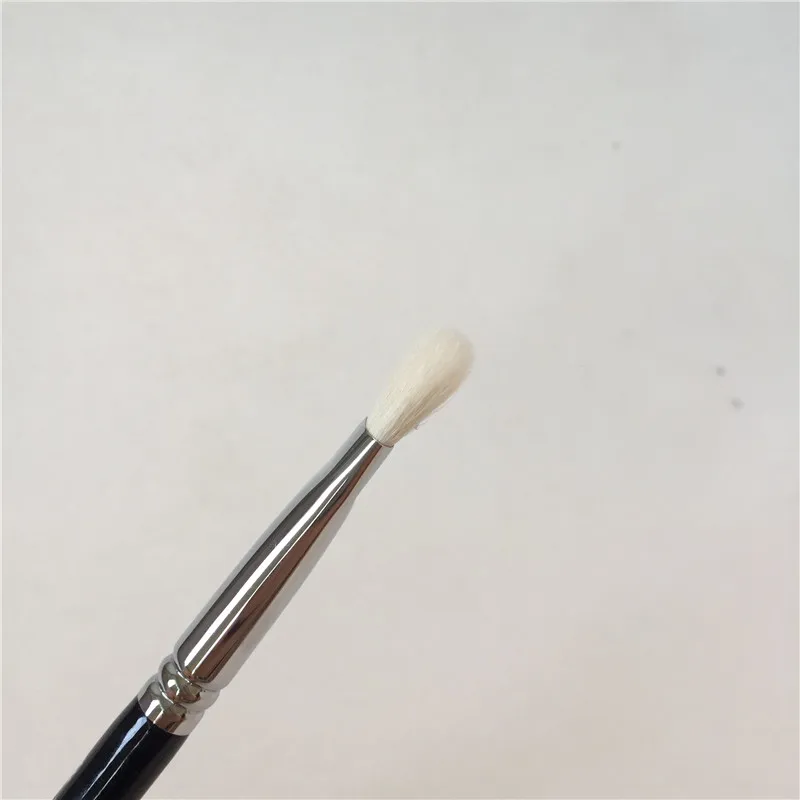 Zoeva 232 LUXE CLASSIC SHADER Eye Brush _ 4