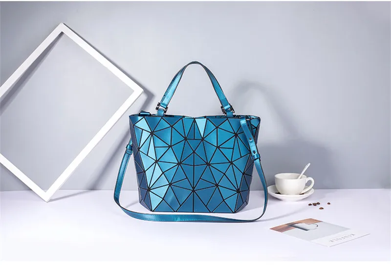Сумка-мешок с геометрическими ромбиками, известный бренд, дизайнерская креативная сумка на плечо, складная нестандартная ПВХ голографическая лазерная сумка
