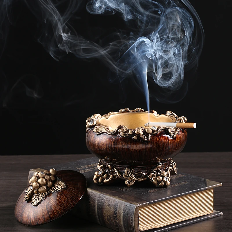 الأوروبي نمط المغطاة منفضة سجائر المنزل الأمريكية الرجعية الراقية غرفة المعيشة زخارف مكتب طاولة القهوة الإبداعية الحلي