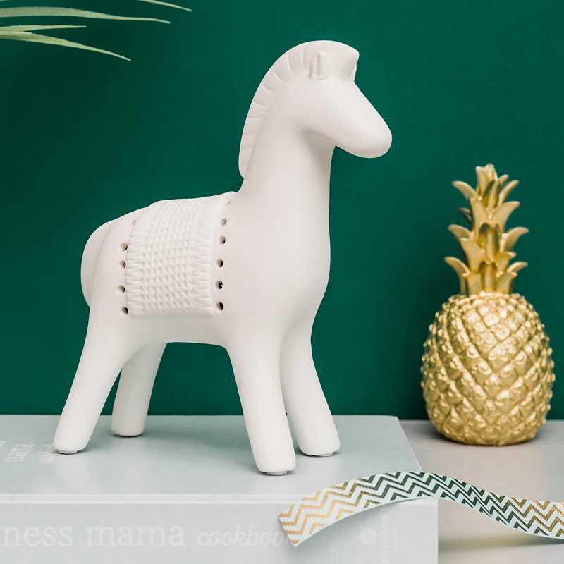 الحديثة بسيطة الأبيض السيراميك الحصان تمثال غرفة المعيشة مكتب خزانة سطح المكتب الزخارف صغيرة