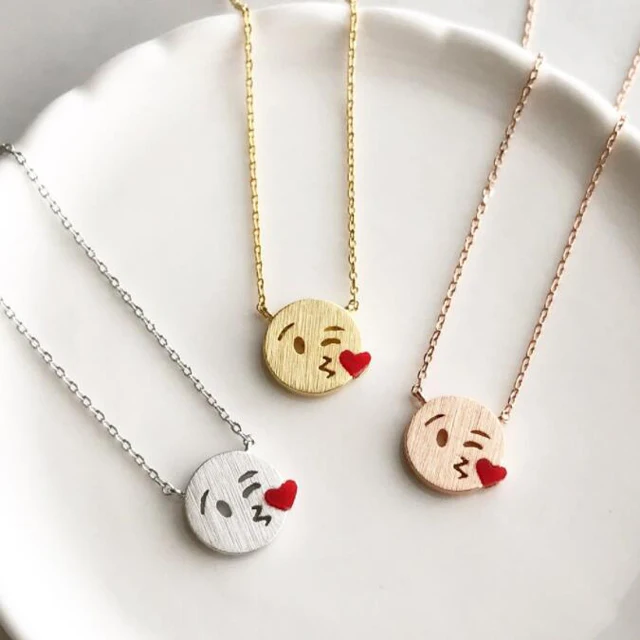 Personalized Stainless Steel Gold Women Kissy Emoji Necklacein Pendant