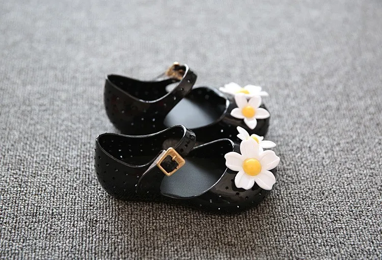 Детская обувь для девочек, новинка, ограниченное предложение, резиновые мини-забавные сандалии для детей, милые цветы, лето, с ароматом