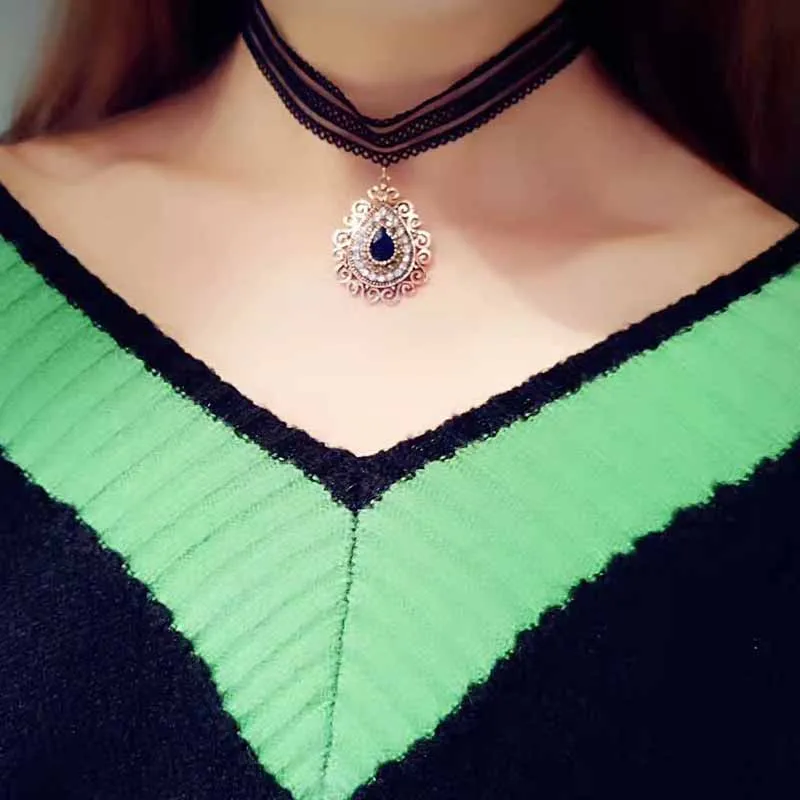 

Amorita boutique vintage short necklace