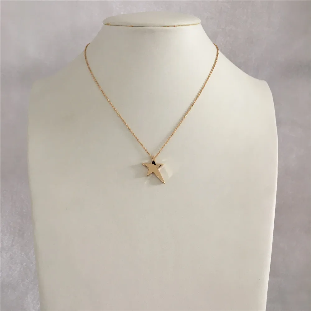 

CASUAL GOLD COLOR STAR PENDANT SHORT NECKLACE FOR WOMAN GIRL