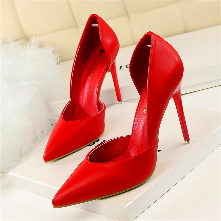 Женские туфли-лодочки из мягкой кожи в сдержанном стиле; Новое поступление; модные женские туфли на высоком каблуке с закрытым носком; пикантные вечерние туфли с вырезами по бокам и острым носком - Цвет: Красный