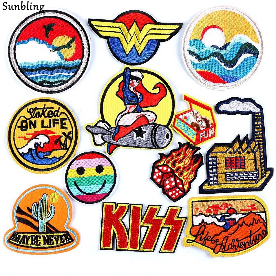 Наклейки для курточек. Наклейка на куртку вышивка. Значок наклейка на куртку. Необычные нашивки. Наклейка на куртку.