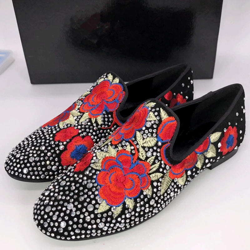 

2019 Luxury Rhinestone Mens Casual Shoes Runway Embroidery Flower Mens Loafers Slip On Smoking Shoes Gladiator Mens Flats Shoes