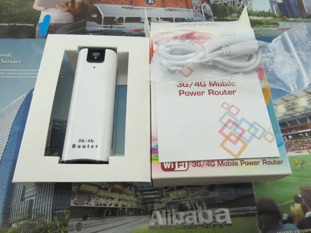

wireless 3G WiFi hotspot creater WCDMA/GSM pocket router with 2200mAh power bank
