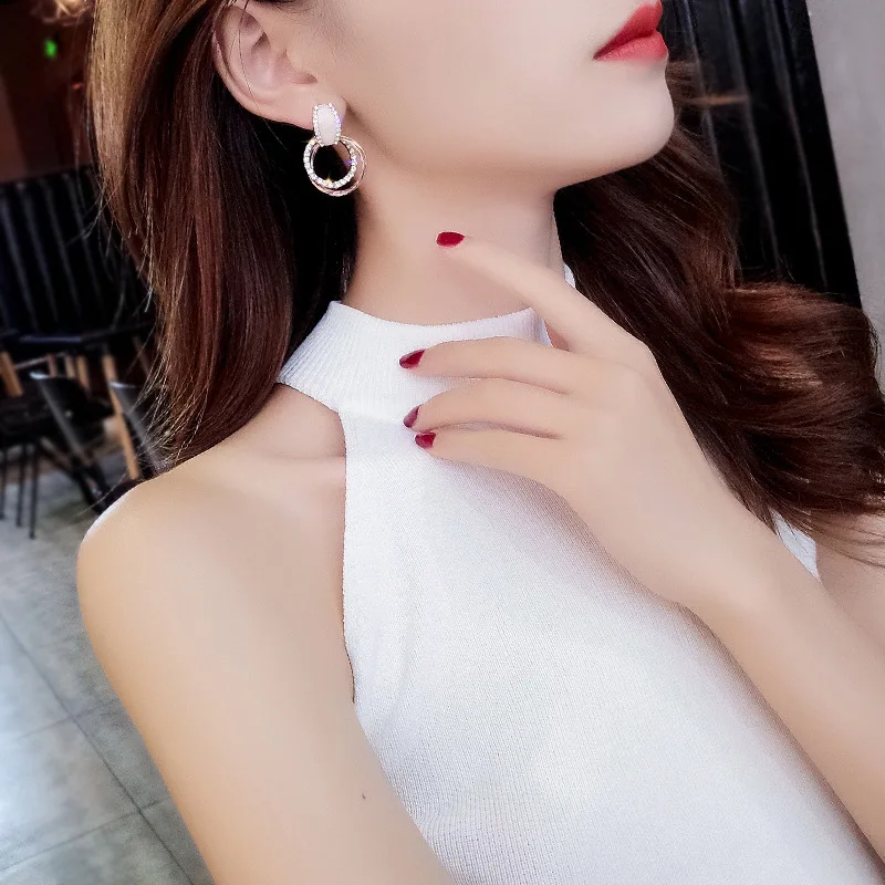 

Europe and America Atmospheric Jewelry Inlaid Rhinestone Geometric Circle Earrings Women Fashion Simple Personality Earrings