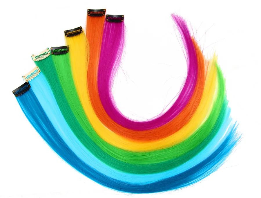 sintético brilhante arco-íris cabelo pedaço brilhando na escuridão