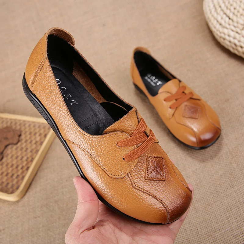 

2019 Spring New Leather Flat Shoes Casual Shoes with Comfortable Mother Shoes Extra Large Middle-aged Shoes