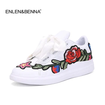 

New Designer Shoes Creepers Woman Fashion Flower Embroider Black/white Leather Flats 2017 Women Platform Walking Shoes Loafers