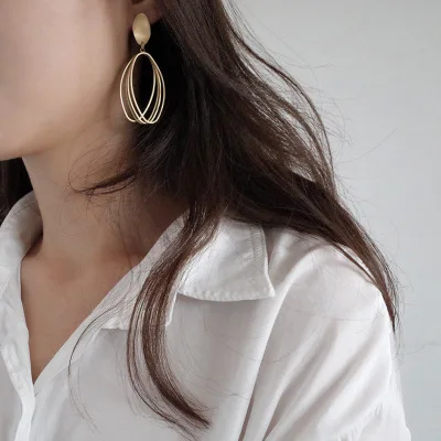 

S925 silver needle cold light earrings Europe and the United States long geometric oval earrings simple matte matte earrings
