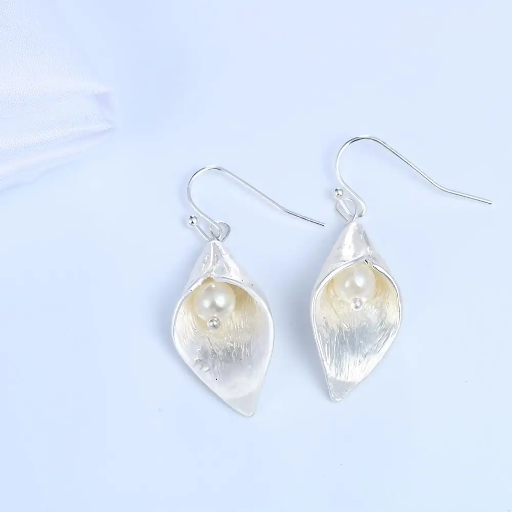 Женские Висячие серьги QIAMNI с цветком лилии длинные подвески имитацией жемчуга и