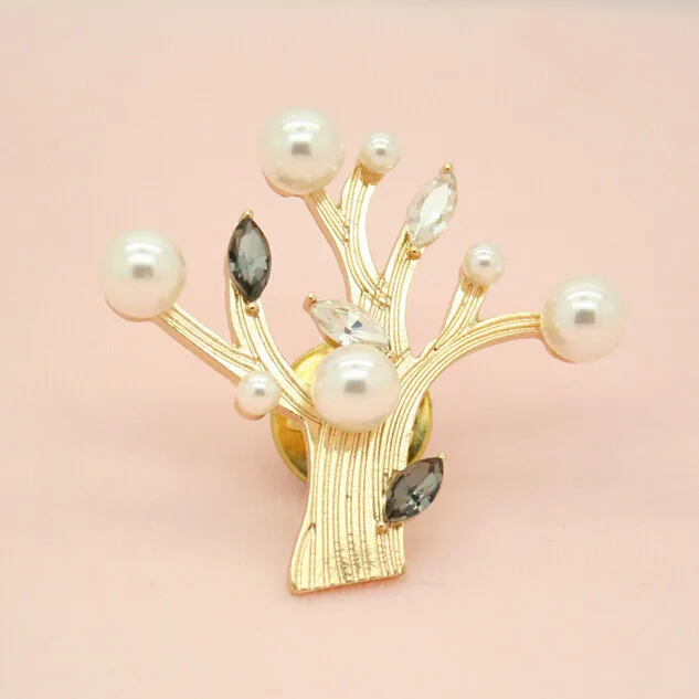 

MISANANRYNE Simulated Pearl Rhinestone Brooch For Women Fashion Jewelry Christmas Tree Crystal Brooches Pin Brooch