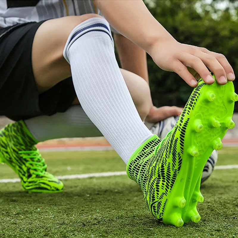 Green Мужские сникерсы Взрослые открытый газон Futsal высокие футбольные кроссовки профессиональные Гибкие Длинные шипы кроссовки обувь 44 45 - Цвет: Green