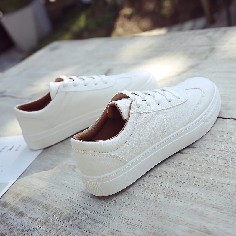 

New style of spring comfortable and high-end leather upper style women's white shoes, flat casual canvas shoes, students 6.15