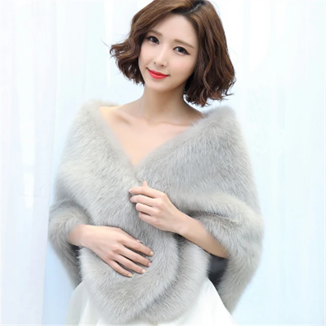 Best Product Bealegantom 2018 Cheap Red Black Big Warm Bolero Bridal Cape Winter Fur Women Jacket Bridal Cloaks Party Wedding Coat QA1492