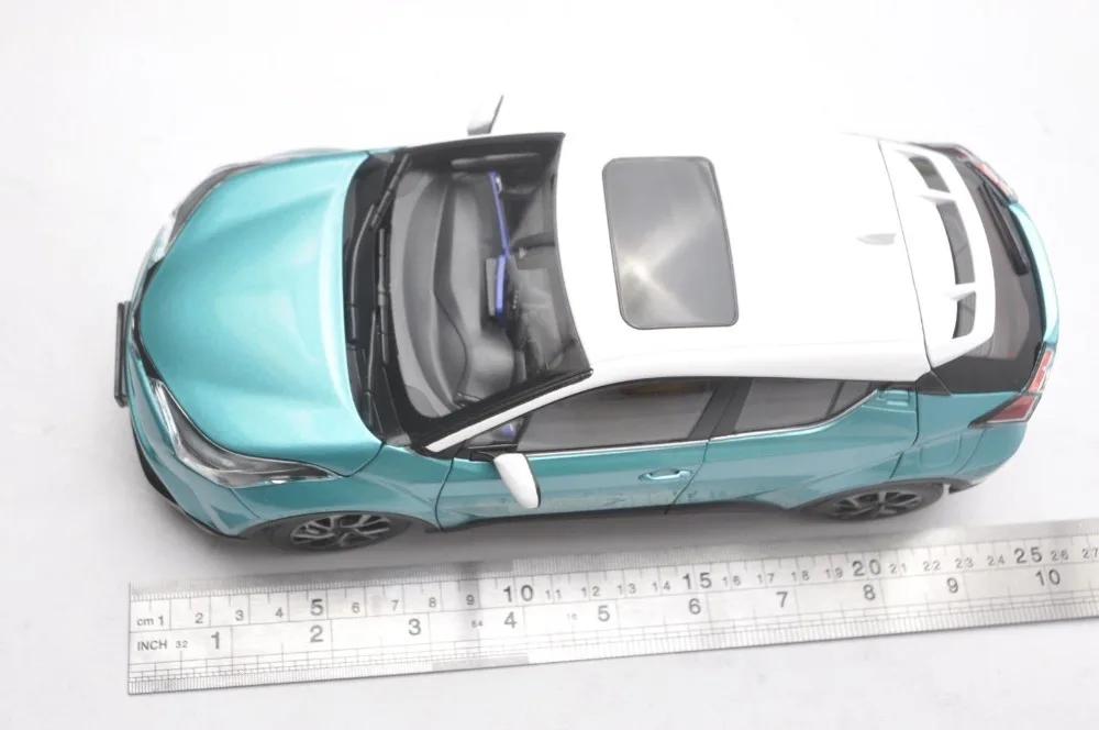 1:18 литая под давлением модель для Toyota C-HR зеленая и белая крыша игрушечная машинка миниатюрная Коллекция подарков CHR C HR