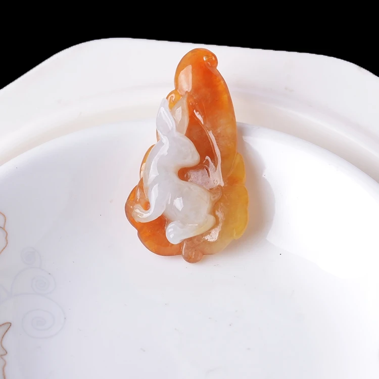 

Natural ice kind old pit A goods red rabbit pendant Myanmar emerald zodiac rabbit pendant female models with certificate