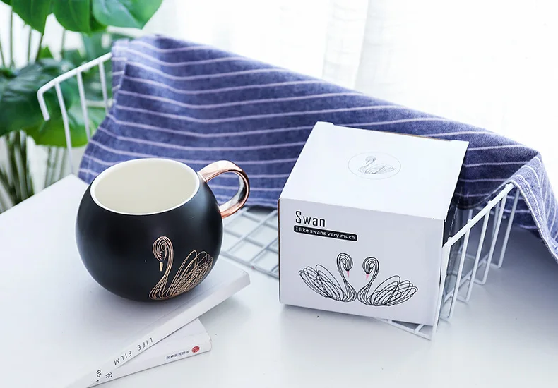 Креативная керамическая кофейная кружка с рисунком лебедя, жир тела, золотая ручка, чашка для чая, напитков, сока, подарок на день рождения, керамические кружки