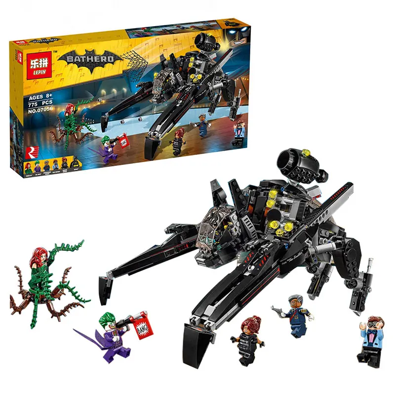 

2017 07056 775Pcs Genuine Batman Movie Series The Scuttler Bat Spaceship Set Building Blocks Bricks Education Toys 70908