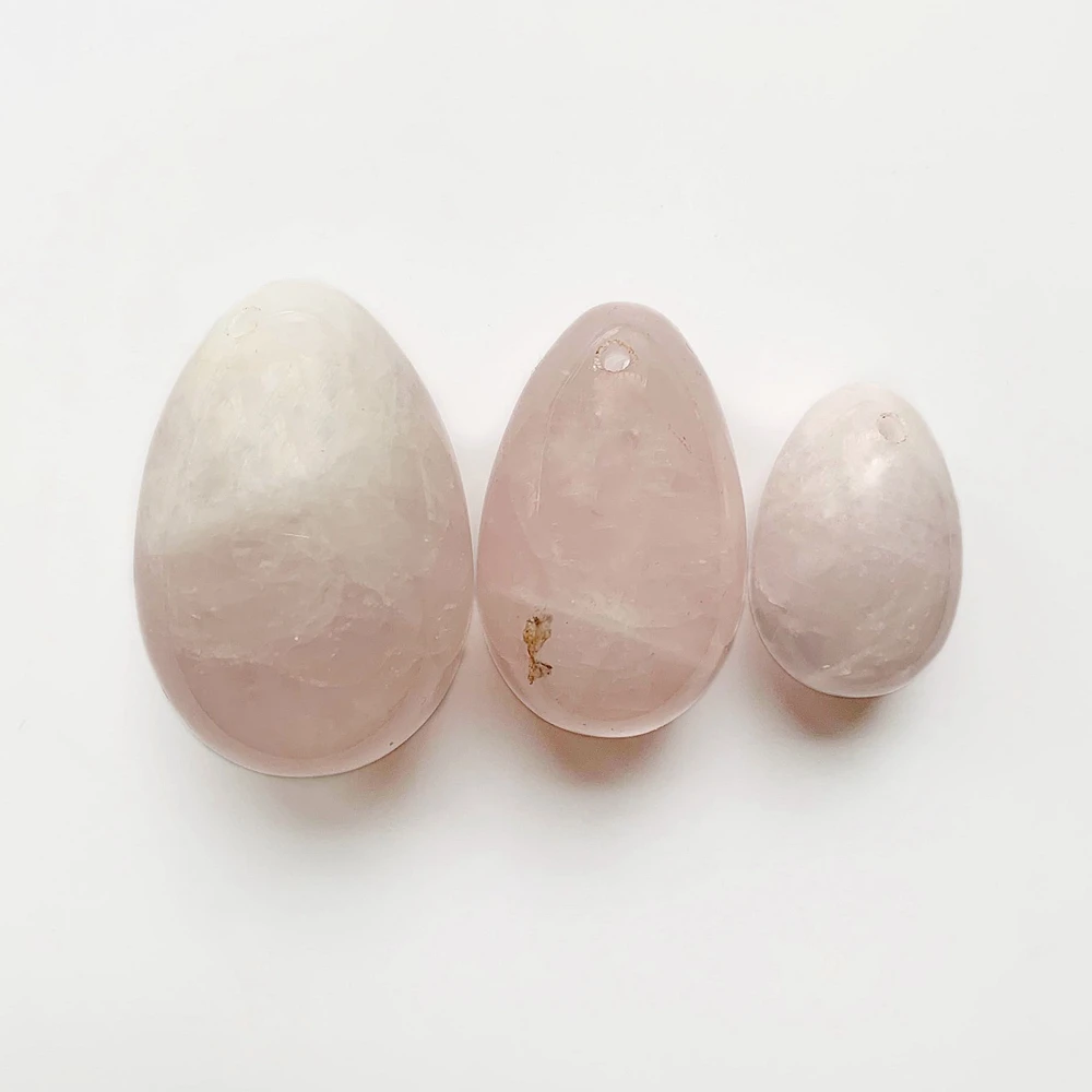 

Meet Jo Natural Rose Quartz Crystal Stones Egg Figurine Polished Yoni Stone Egg Shaped Pendant Home Decor Stone with Hole 1pc