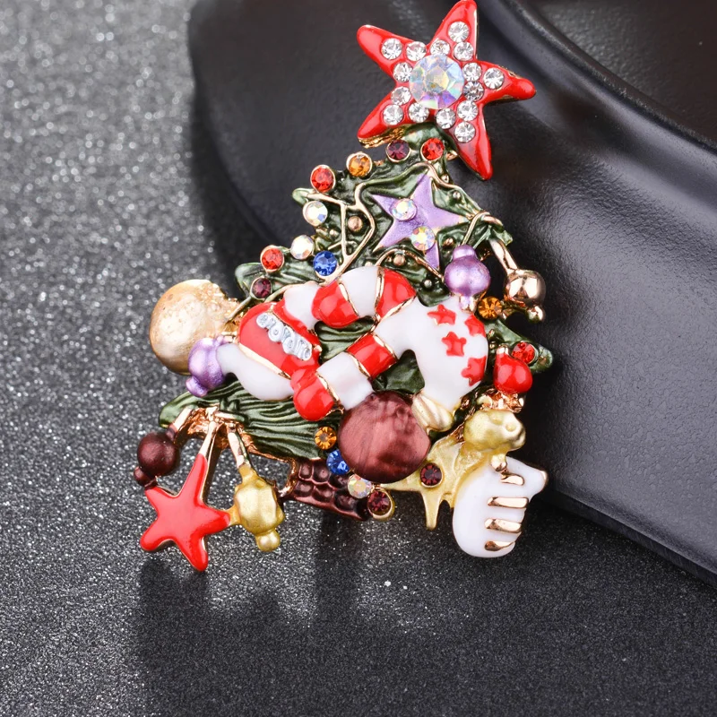

2017 New Arrival European Fashion Exquisite Christmas Tree with Star Design Brooch Christmas Tree Brooches For WomenHot Sale
