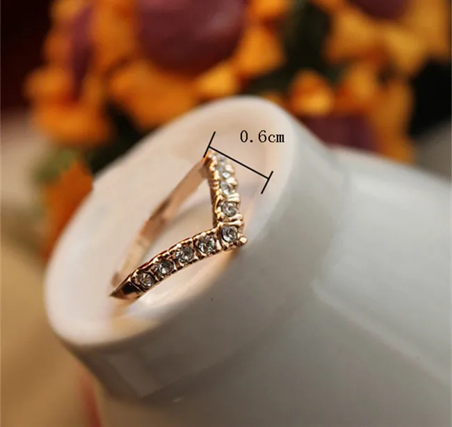 Unique Design Concise Simple Style Rhinestone Crystal V-shaped Tail Ring 8CRD23-2