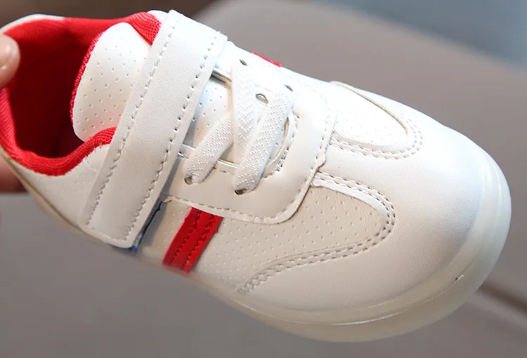 New Children Luminous Shoes Boys Girls Stripe Sport Running Shoes Baby Lights Fashion Sneakers Toddler Kids LED Sneakers
