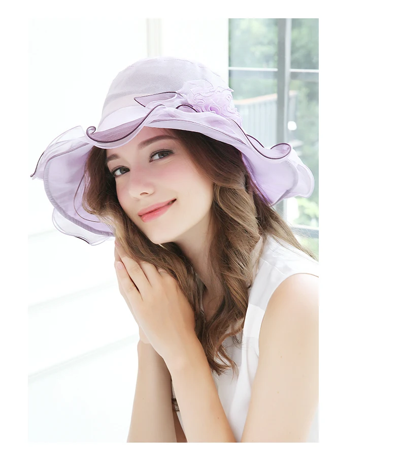 2 woman sun hat