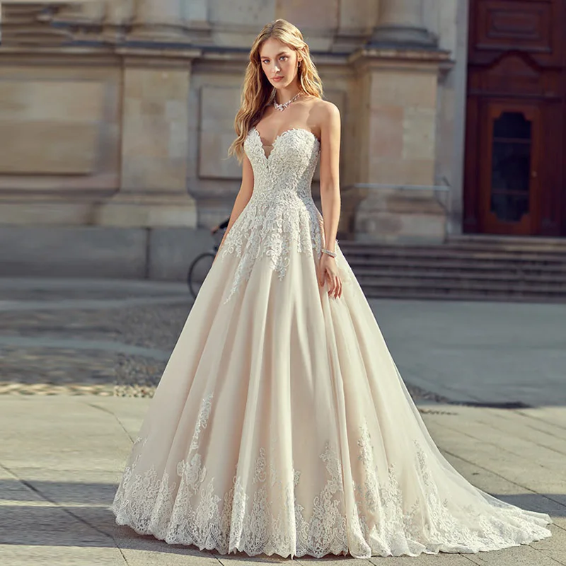

Eightree 2019 Bridal Sweetheart Wedding Dress Lace Appliques Elegant Strapless Button Back Bridal Dress Floor-length Customized