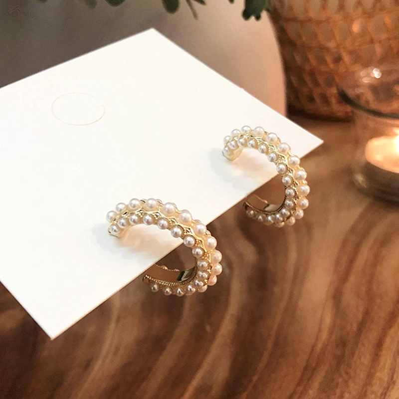 

AOMU 2019 New Simple Fashion Korean Design Golden Metal Hook Pearl Sweet Retro Stud Earrings For Women Girl Party Gift Jewelry