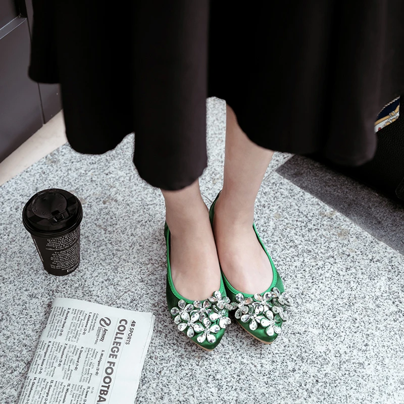 Элегантные женские туфли весенние женские туфли на плоской подошве мягкие удобные шелковые Стразы Летняя женская обувь Женская обувь