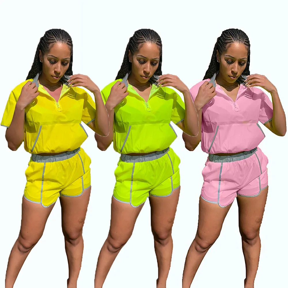 

2019 stitching color-blocking reflective short-sleeved pullover sweater. Straight hot pants shorts sports 2 suit 3 colors