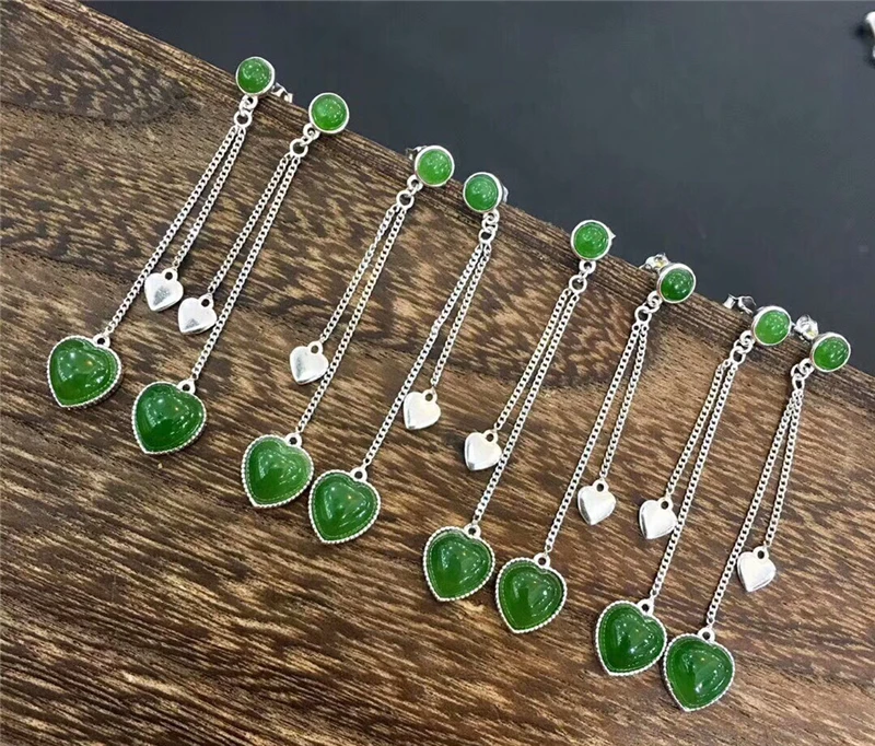 Серьги из серебра 925 пробы с инкрустированным натуральным изумрудом